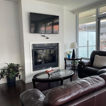 Spacious Downtown 2 Bedroom Condo With Pool And Air Conditioning Victoria Extérieur photo