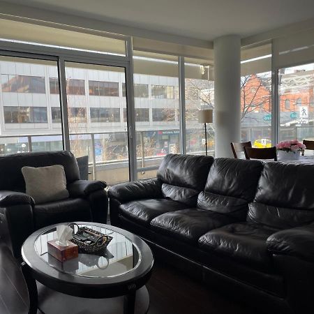 Spacious Downtown 2 Bedroom Condo With Pool And Air Conditioning Victoria Extérieur photo