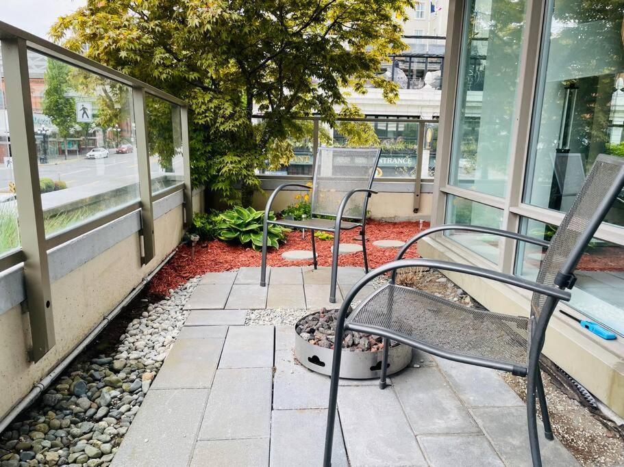 Spacious Downtown 2 Bedroom Condo With Pool And Air Conditioning Victoria Extérieur photo