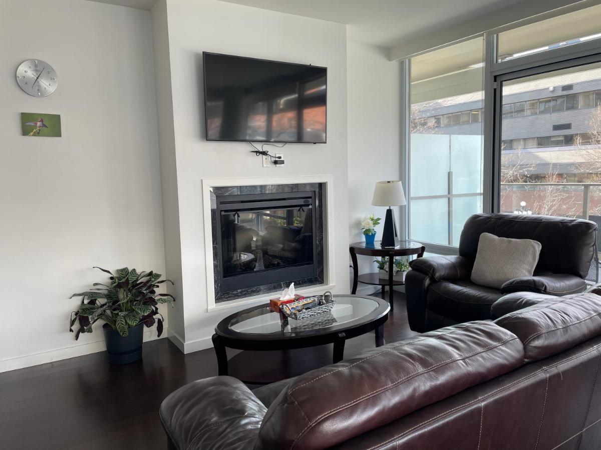 Spacious Downtown 2 Bedroom Condo With Pool And Air Conditioning Victoria Extérieur photo